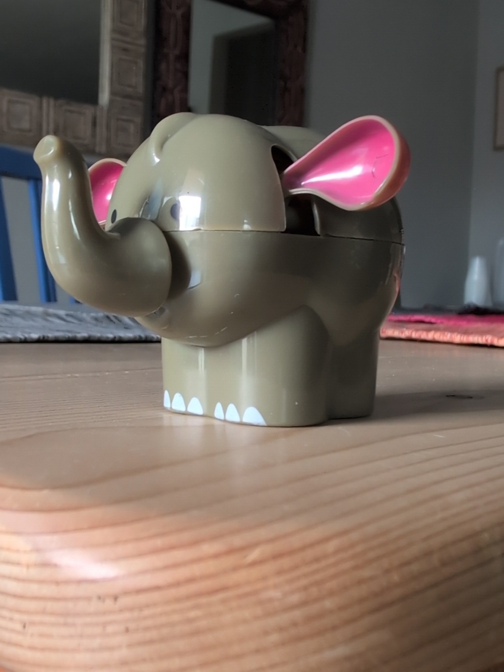 Solar Powered Elephant Toy - Picture 3 of 9